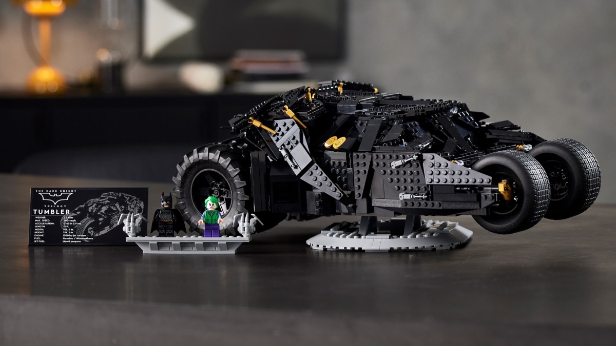 LEGO Batman 76240 Batmobile Tumbler Featured 1
