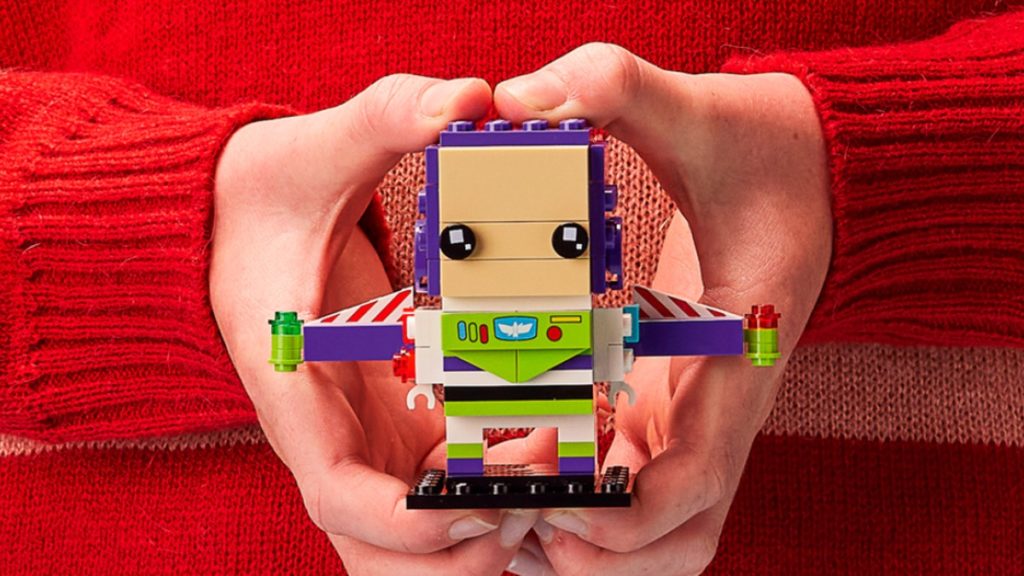 LEGO BrickHeadz 40552 Buzz Lightyear lifestyle featured