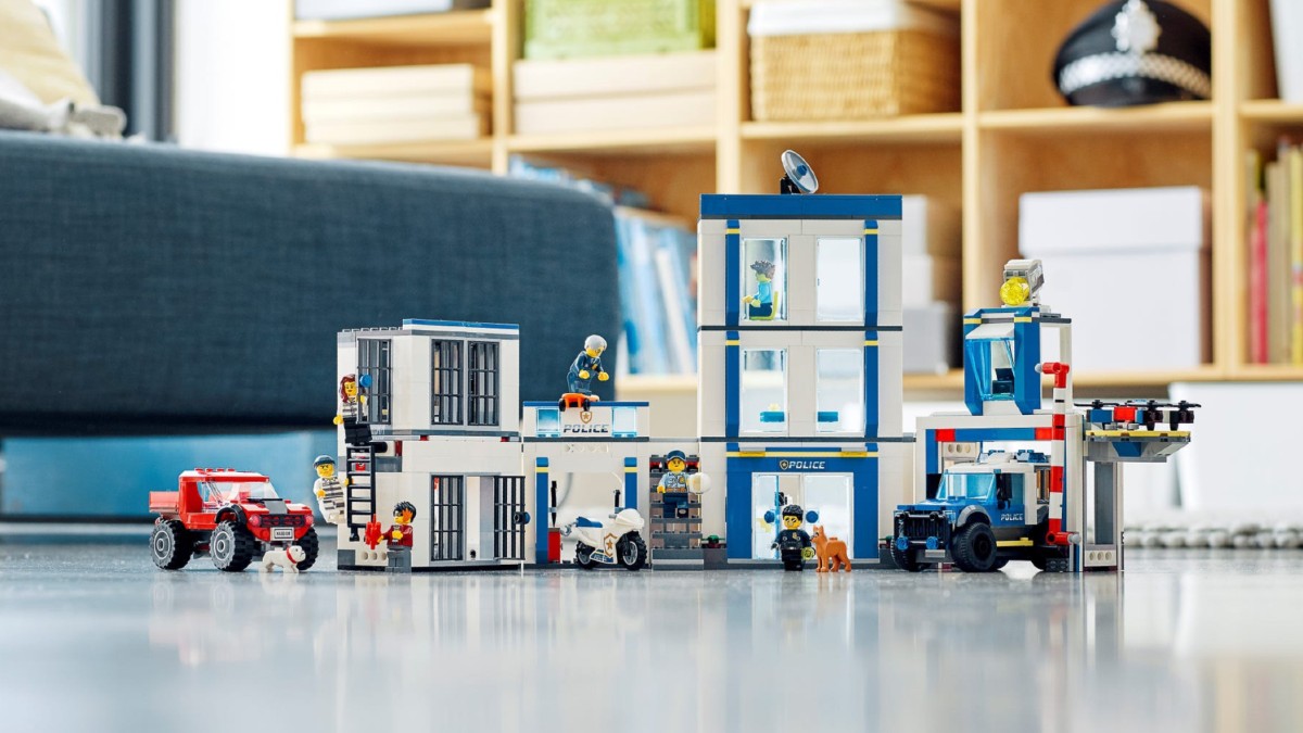LEGO CITY 60246 Police Station Lifestyle Resized Featured