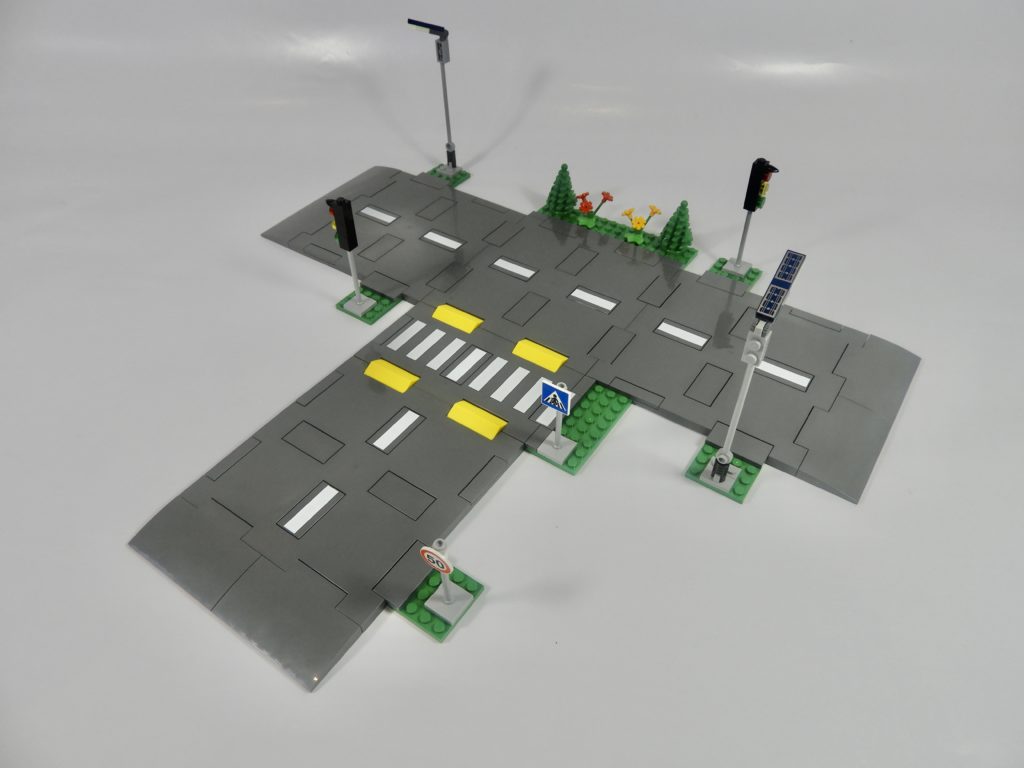 https://www.brickfanatics.com/wp-content/uploads/LEGO-CITY-60304-Road-Plates-review-1.jpeg