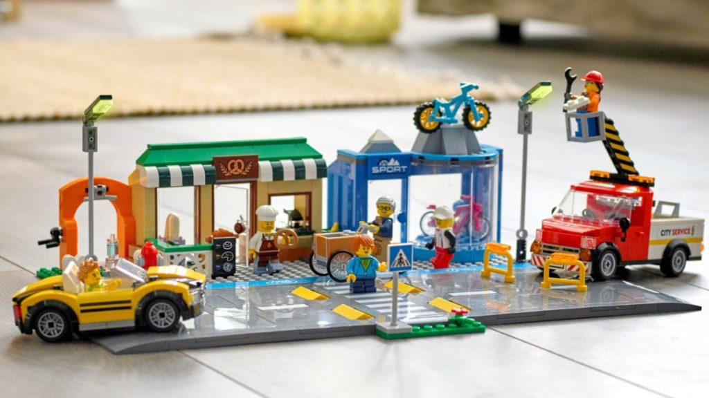 LEGO CITY 60306 Shopping Street lifestyle ridimensionato in primo piano