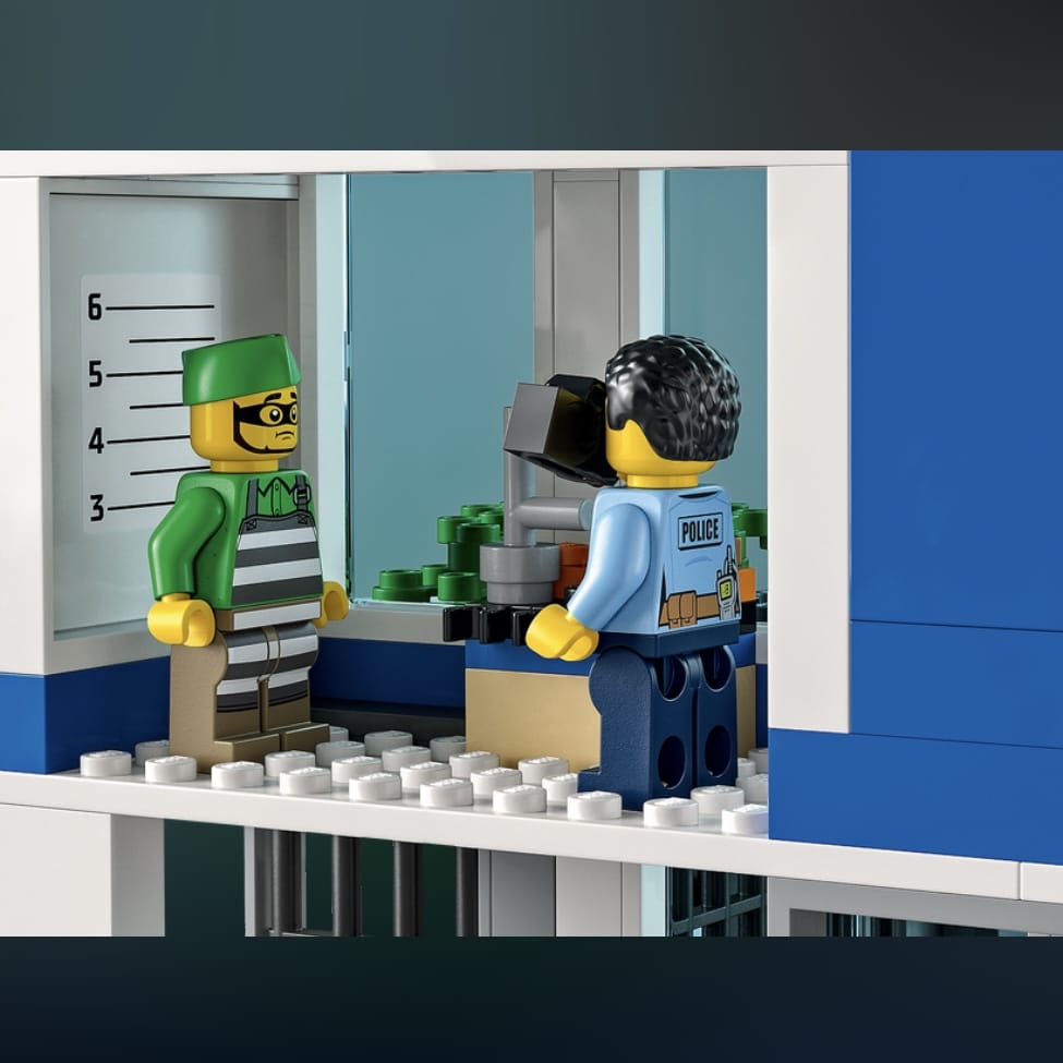 LEGO CITY 60316 Police Station 7