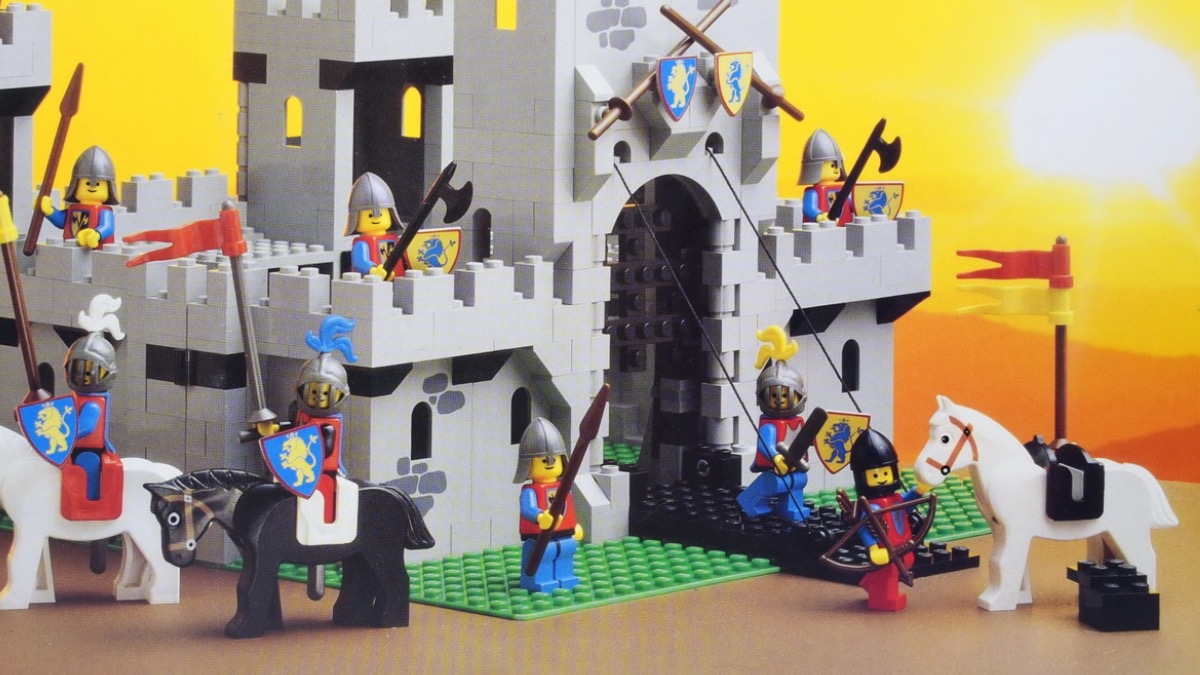 LEGO Castle 6080 Kings Castle Featured