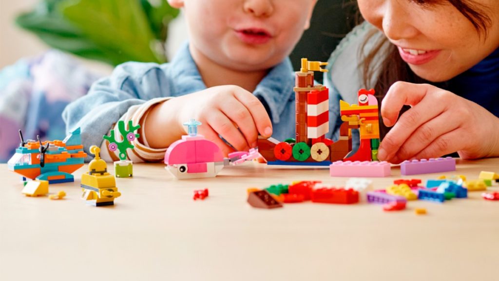 LEGO Classic 11018 Creative Ocean Fun lifestyle featured 1024x576