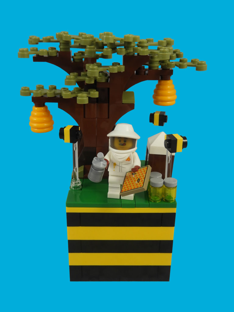 LEGO Collectible Minifigures Series 21 – Beekeeper