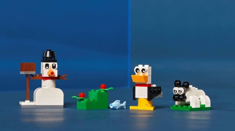 LEGO Creative bricks white featured