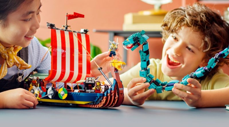 LEGO Creator 3 in 1 31132 La nave vichinga e lo stile di vita del serpente di Midgard in primo piano