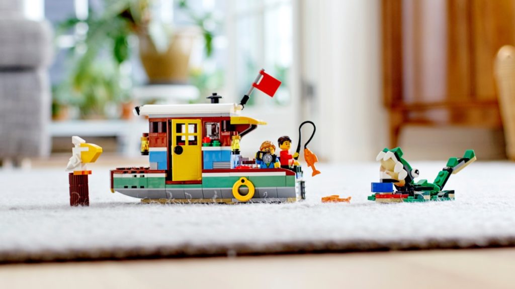 LEGO Creator 31093 Riverside Houseboat featured