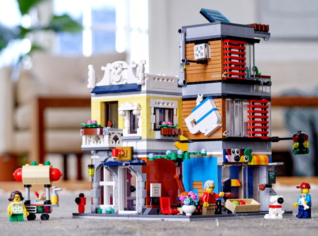LEGO Creator 31097 Townhouse Pet Shop Cafe lifestyle