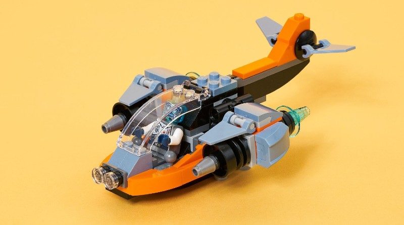 LEGO Creator 31111 ဆိုက်ဘာမောင်းသူမဲ့လေယာဉ်၏လူနေမှုပုံစံစသည်တို့သည် ၁