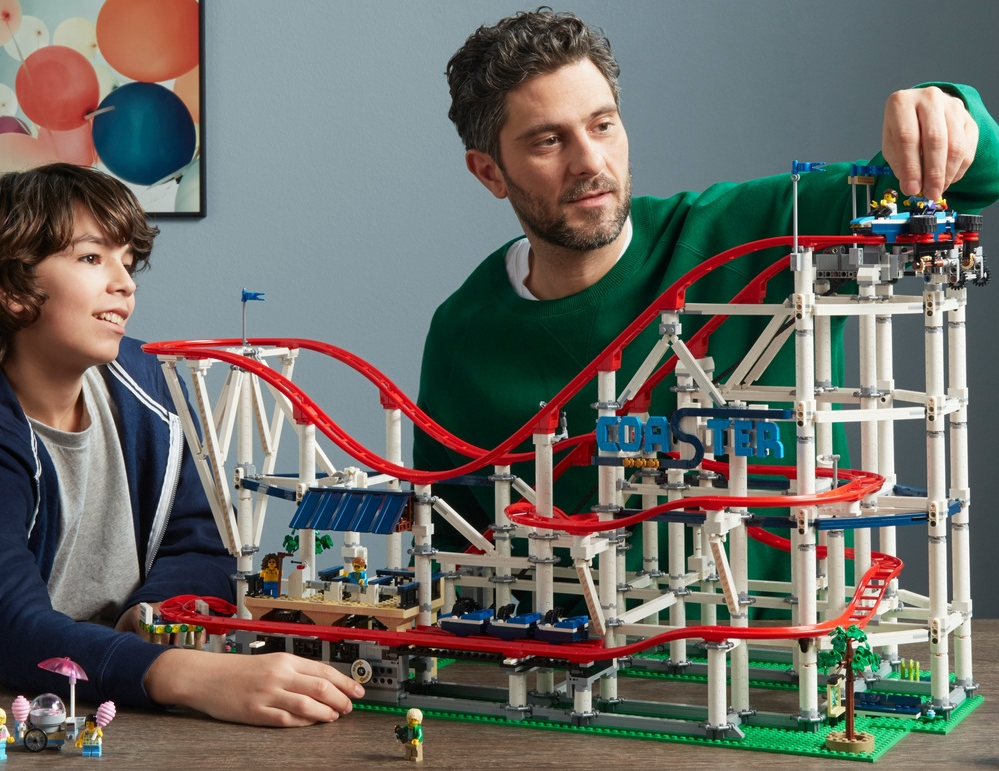 LEGO Creator Expert 10261 roller coaster lifestyle