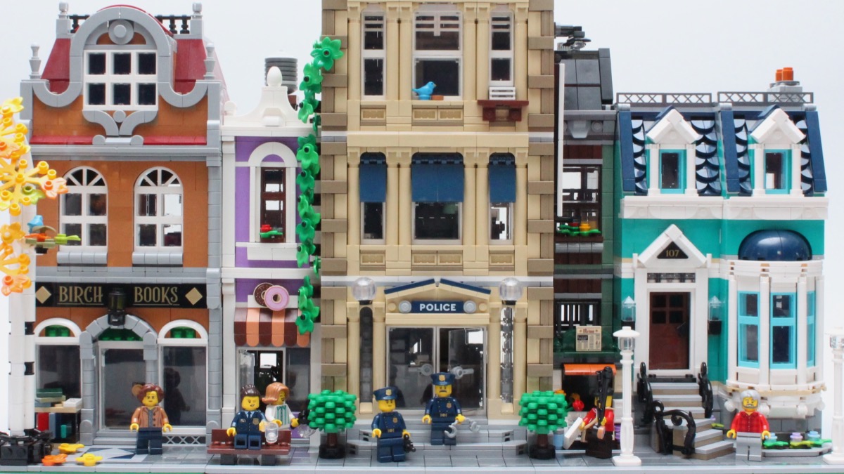 LEGO Creator Expert Modular for 2020 revealed as 10270 Bookshop