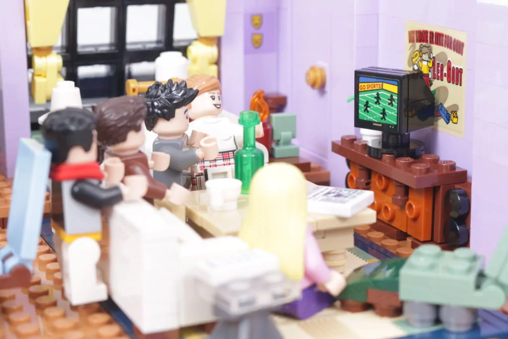 LEGO Creator Expert 10292 Friends Apartments review 41