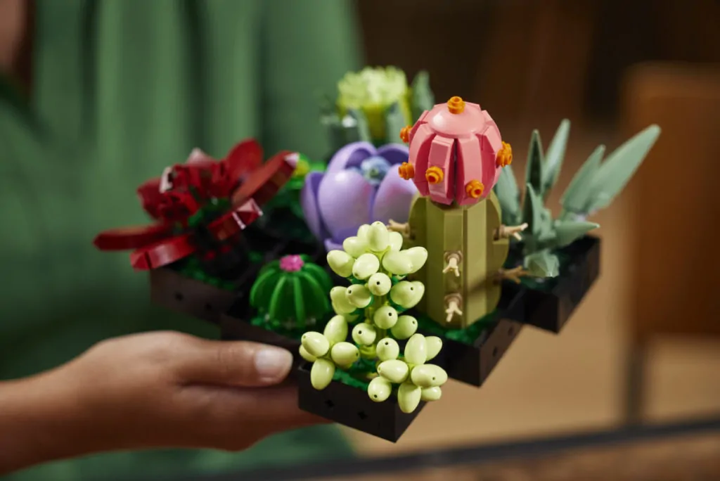 LEGO Creator Expert Botanical Collection 10309 Succulents 7 1