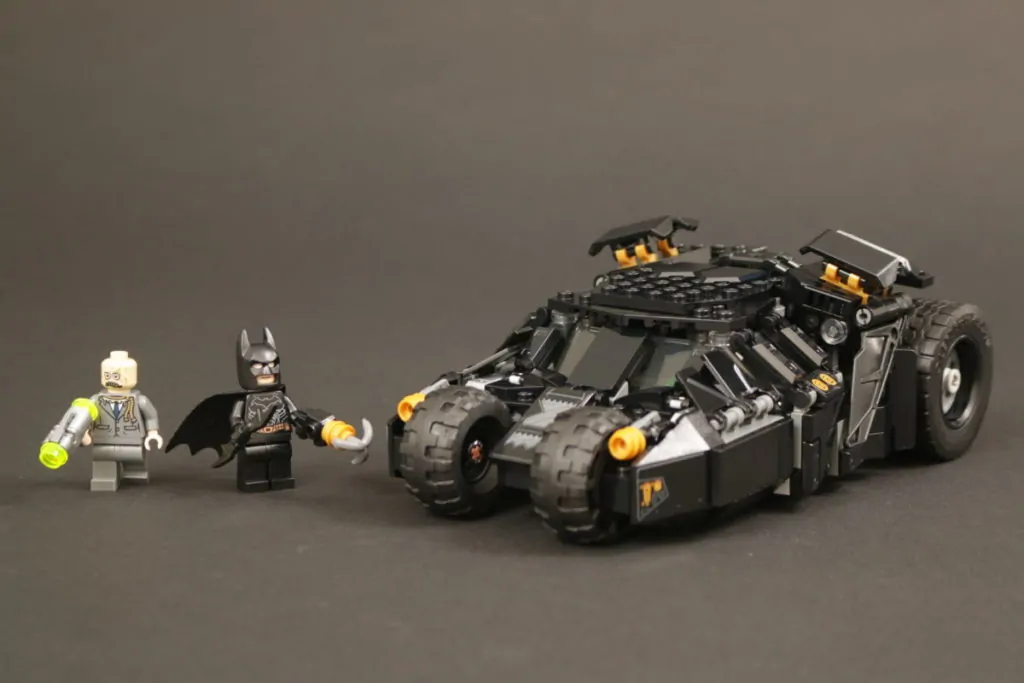  LEGO DC Batman Batmobile Tumbler: Scarecrow Showdown