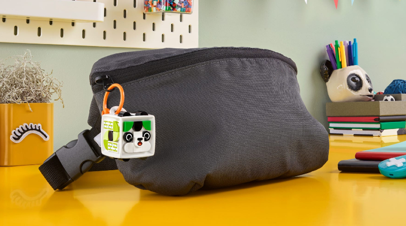 LEGO DOTS 41930 Bag Tag Panda lifestyle featured