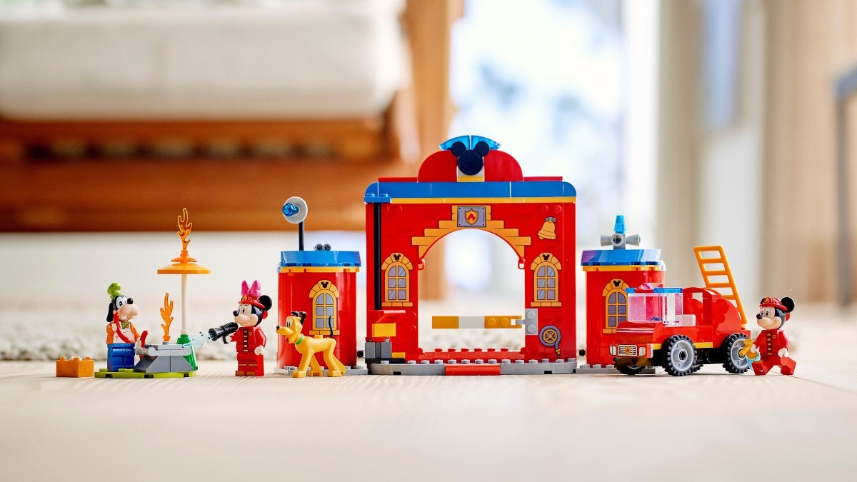 LEGO Disney 10776 Mickey And Friends Fire Truck And Station Featured Resized