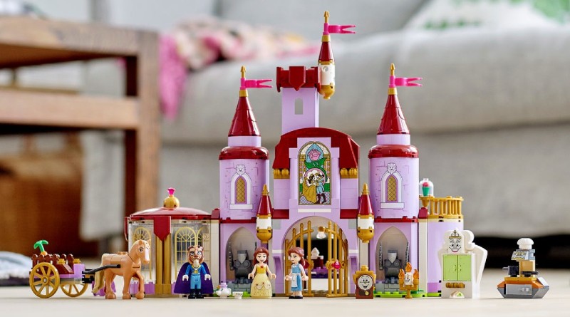 LEGO Disney 43196 Il castello di Belle e le bestie in primo piano 1