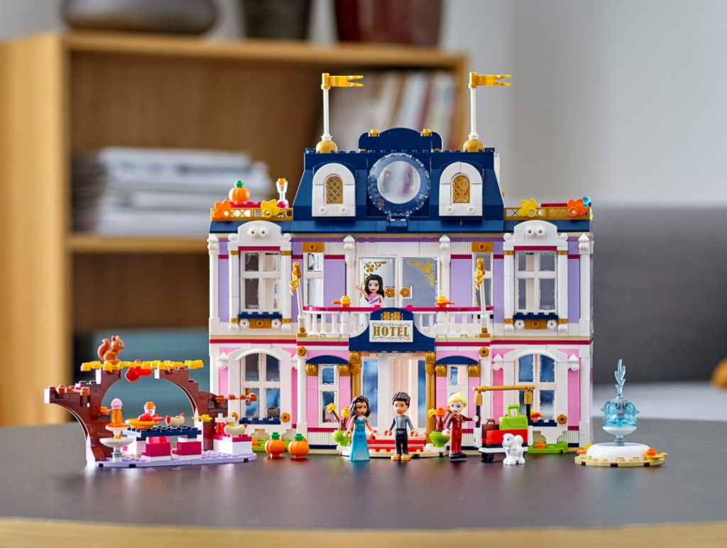 LEGO Friends 41684 Heartlac City L'art de vivre du Grand Hôtel