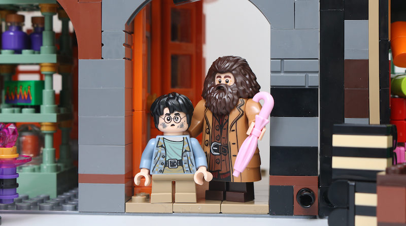 LEGO Harry Potter 75978 Diagon Alley review title 3