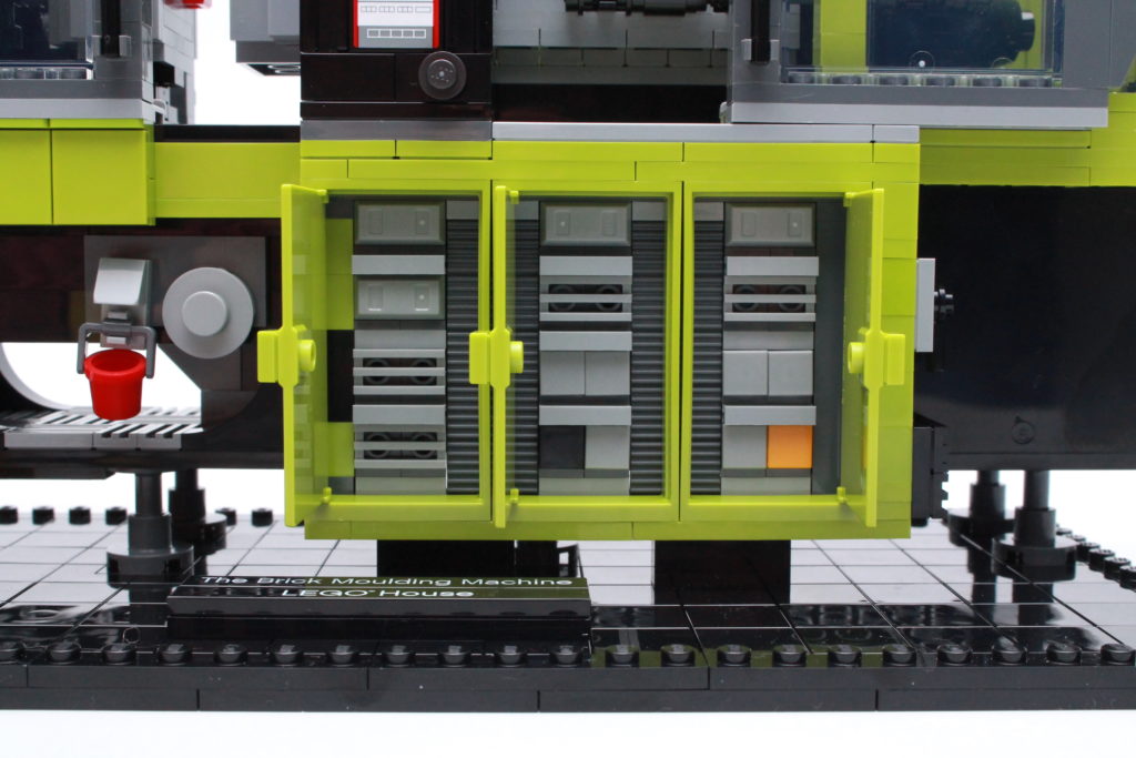 LEGO House 40502 The Brick Moulding Machine review 5
