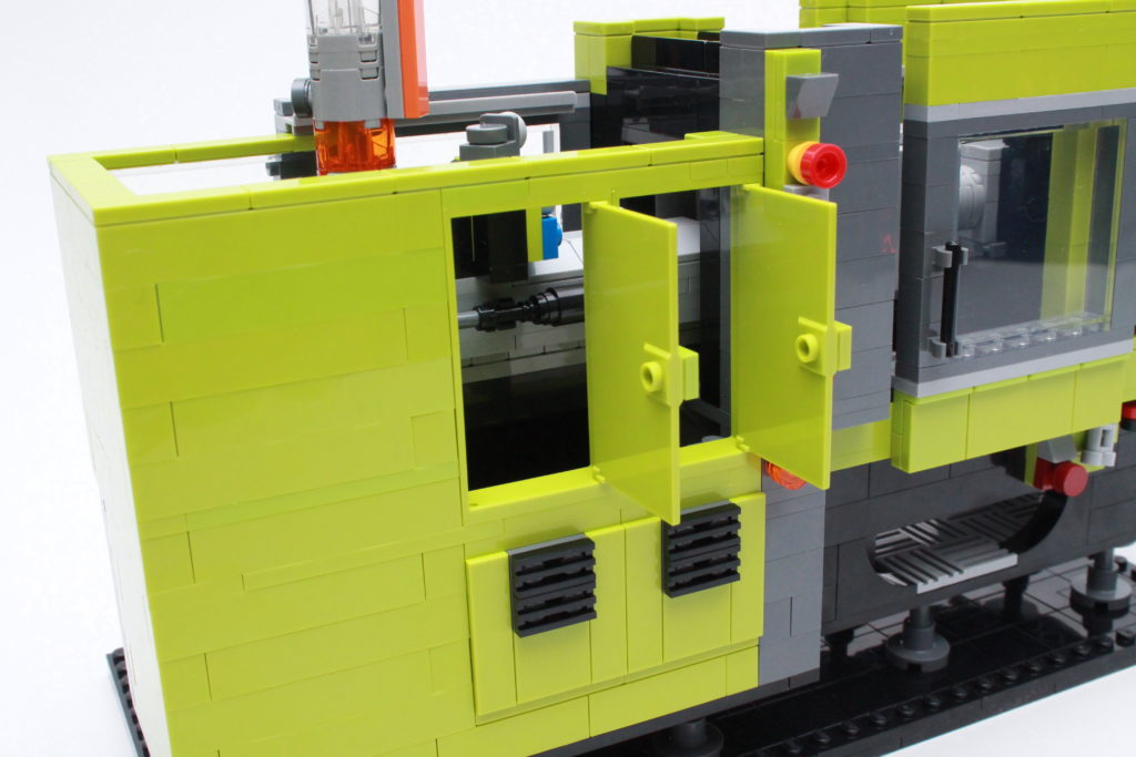 LEGO House 40502 The Brick Moulding Machine review 9