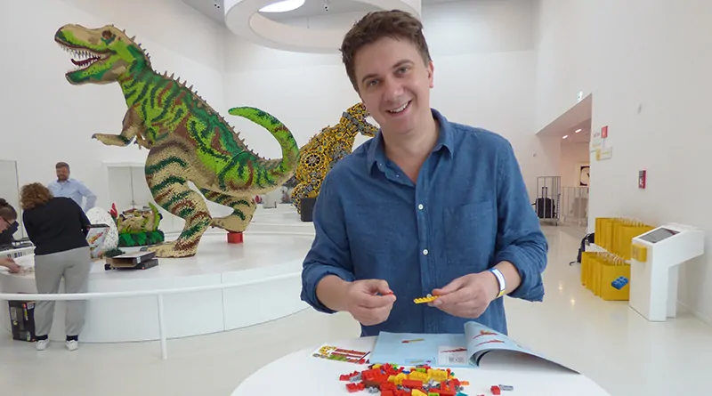 Lego sales house dinosaur