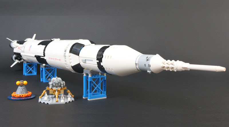 LEGO Ideas 21309 NASA Apollo Saturn V - you are go for launch
