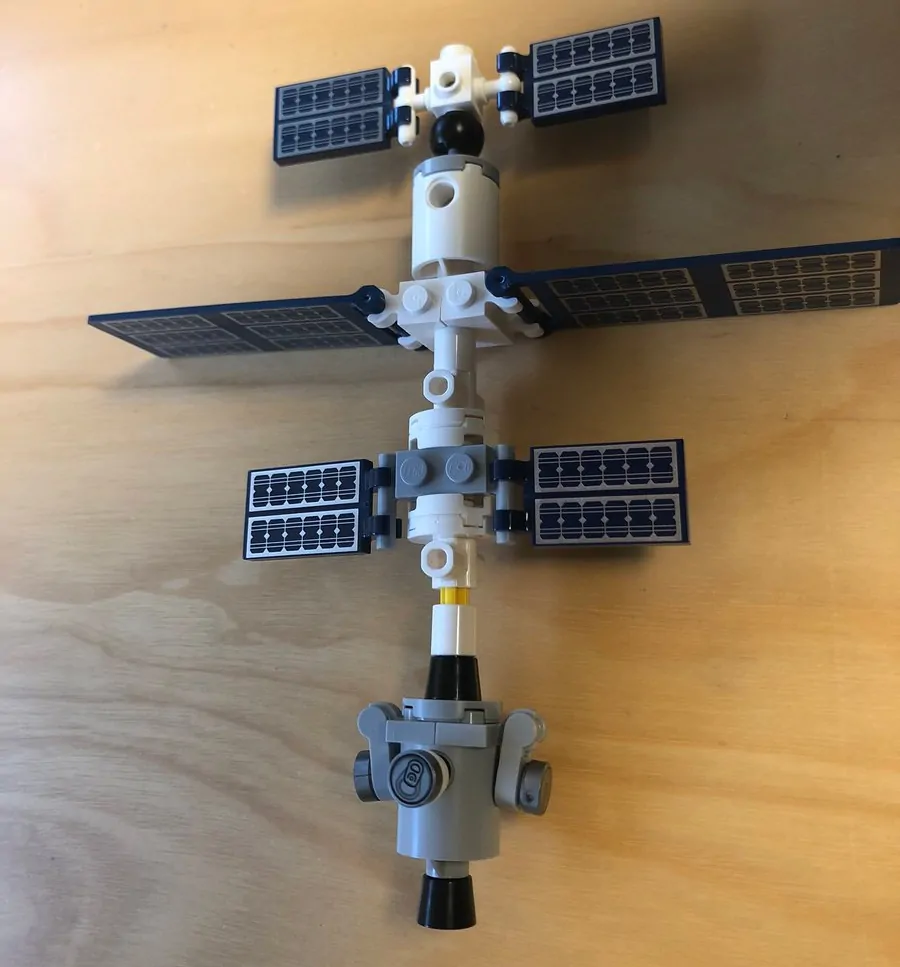 Mir Roscomos - Lego Rocket Collection