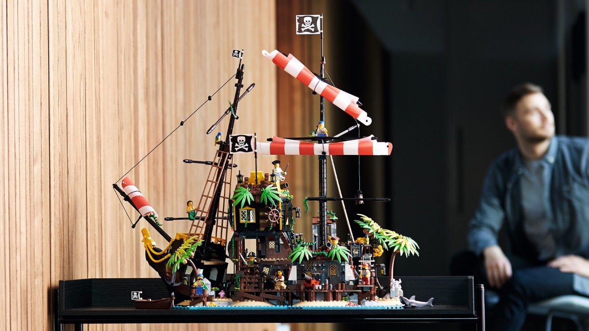 LEGO Ideas 21322 Pirates Of Barracuda Bay Featured Resized