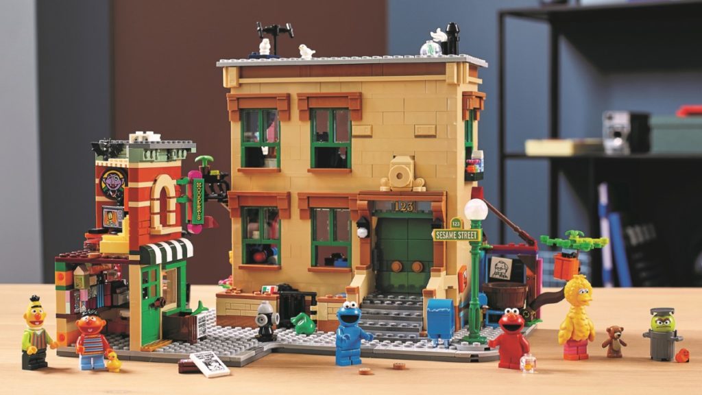 LEGO Ideas 21324 123 Sesame Street lifestyle featured
