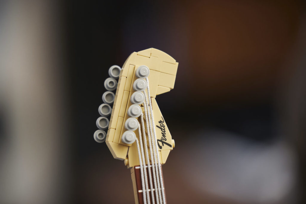 LEGO Ideas 21329 Fender Stratocaster 16