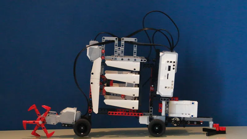 LEGO Ideas planting machine