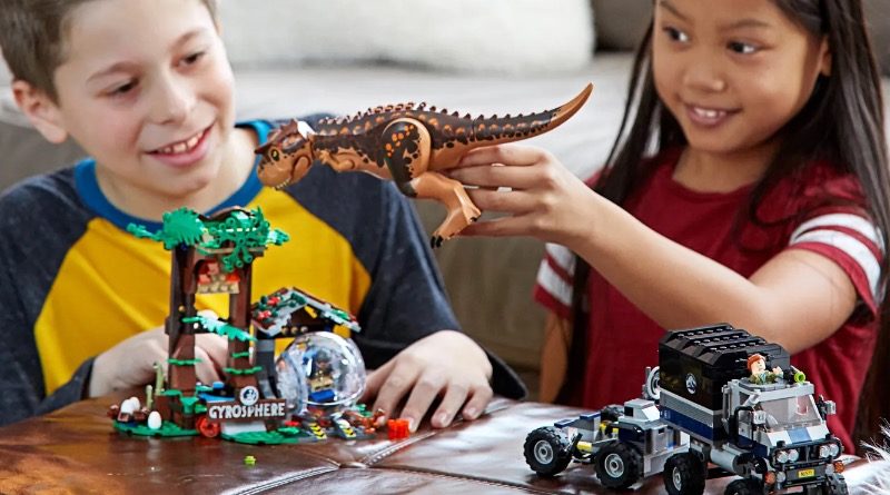 LEGO Jurassic World 75929 Carnotaurus Gyrosphere Escape lifestyle featured