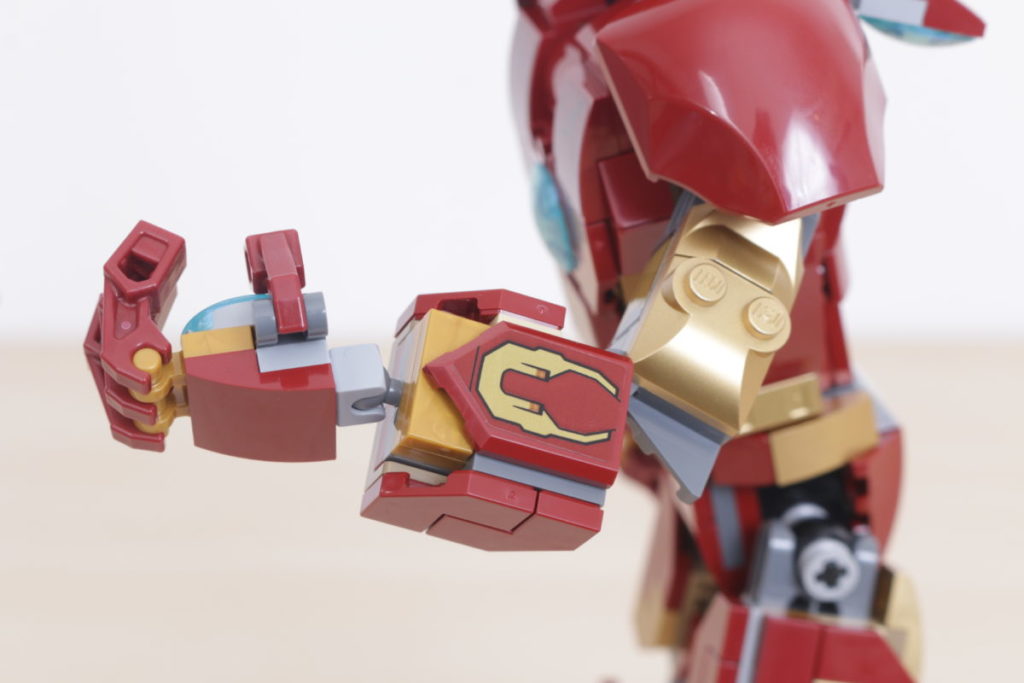 LEGO Marvel 76206 Iron Man Figure review 11
