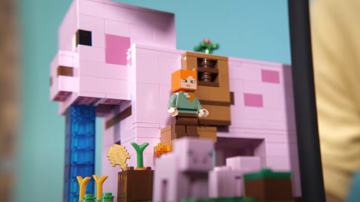 Explore LEGO Minecraft sets with the designers