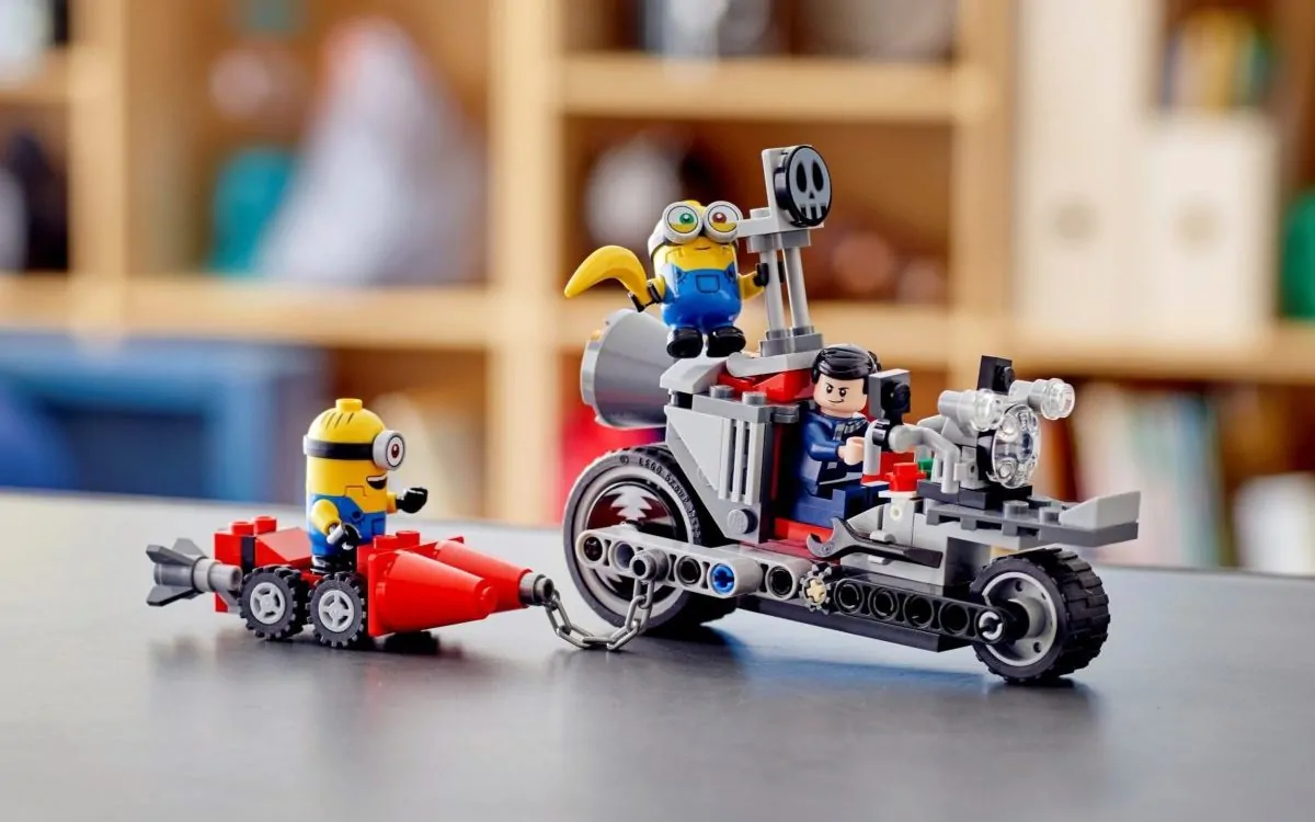 LEGO Minions 75549 Unstoppable Bike Chase edited