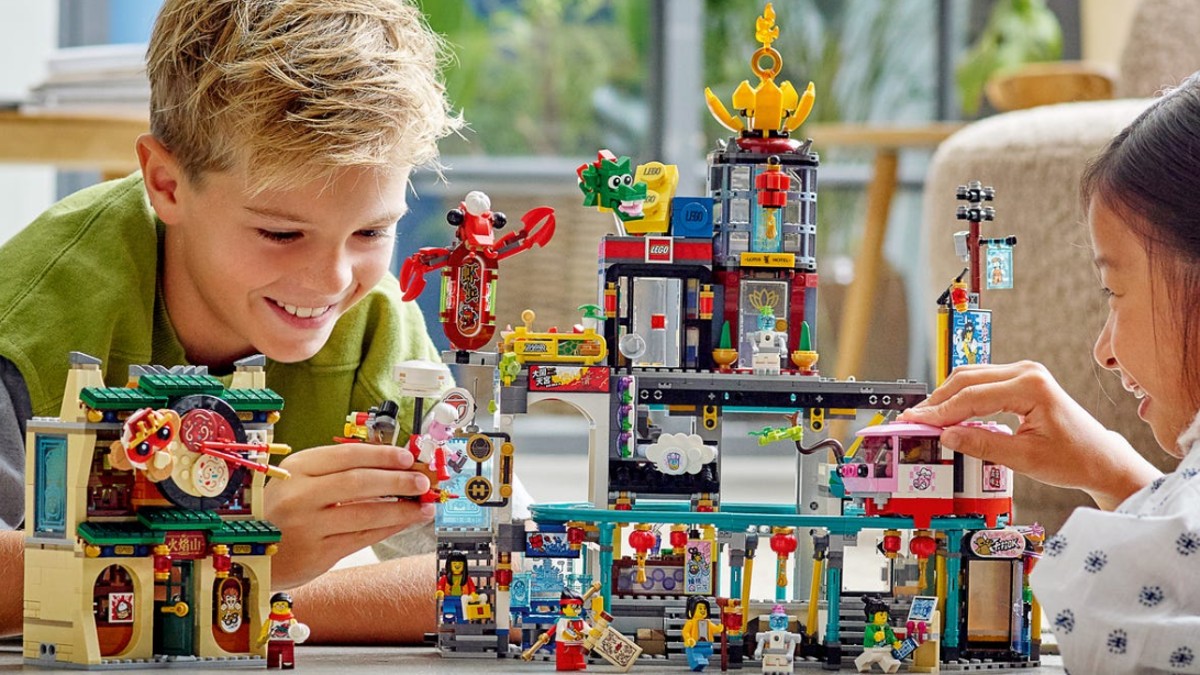LEGO Monkie Kid 80036 The City Of Lanterns Lifestyle 1 Featured