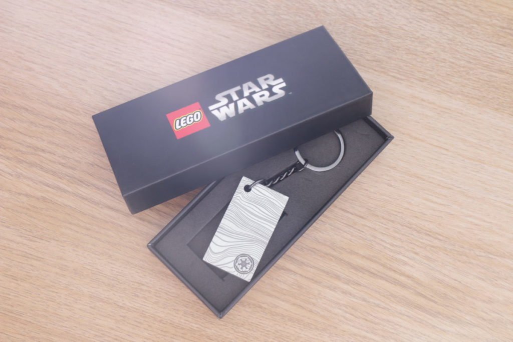 LEGO Star Wars 5007403 The Mandalorian Beskar Keyring gift with purchase review 3