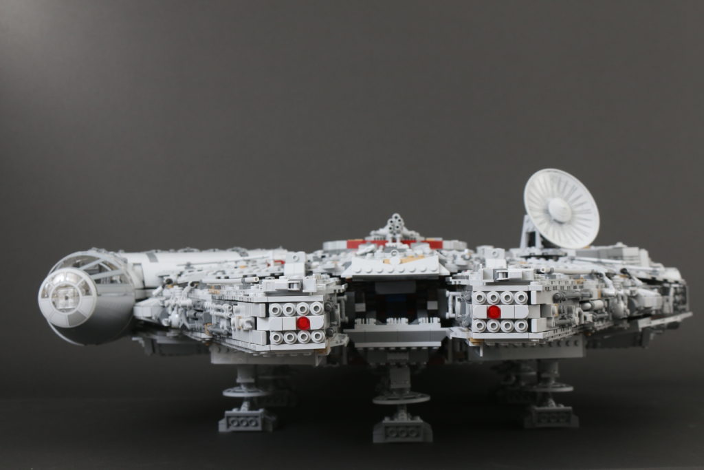 LEGO Star Wars 75192 UCS Ultimate Collectors Series Millennium Falcon review 10