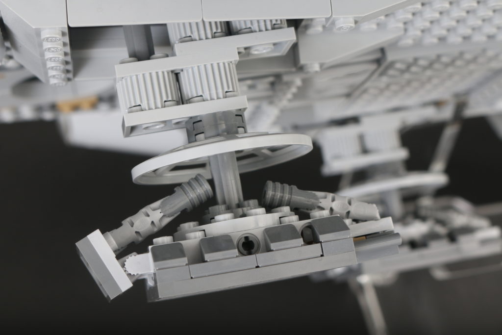 LEGO Star Wars 75192 UCS Ultimate Collectors Series Millennium Falcon review 20i