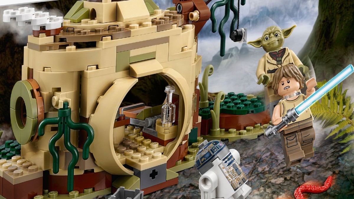 LEGO Star Wars 75208 Yodas Hut Box Art Close Up Featured