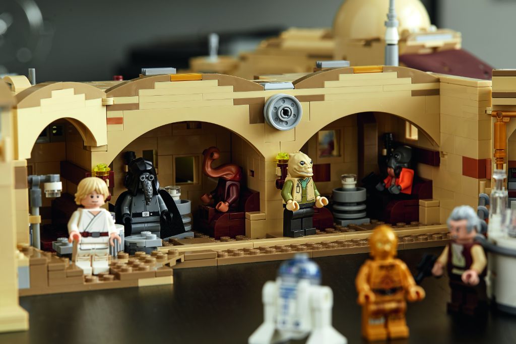 LEGO Star Wars 75290 Mos Eisley Cantina 22