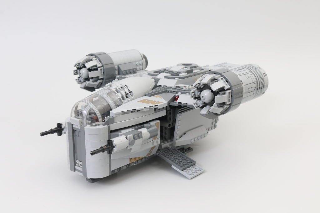 LEGO Star Wars 75292 The Mandalorian Bounty Hunter Transport The Razor Crest review 11