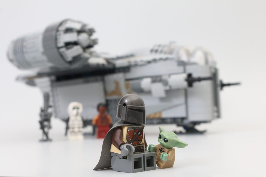 LEGO Star Wars 75292 The Mandalorian Bounty Hunter Transport The Razor Crest review 33