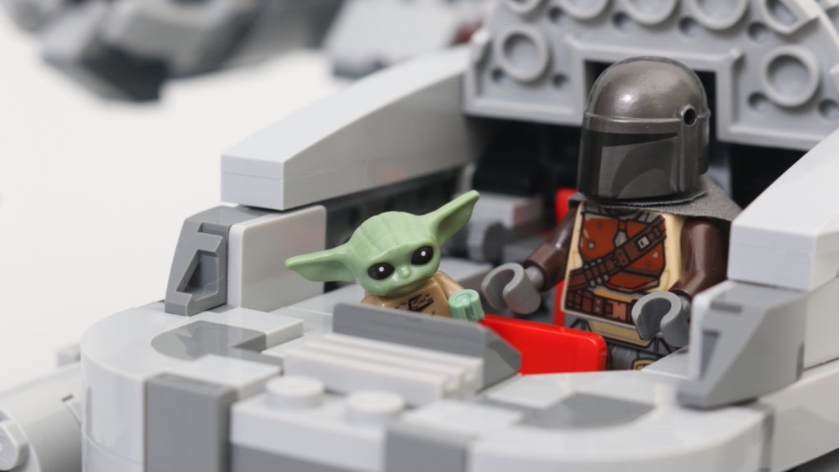 LEGO Star Wars 75292 The Razor Crest reverts to first name