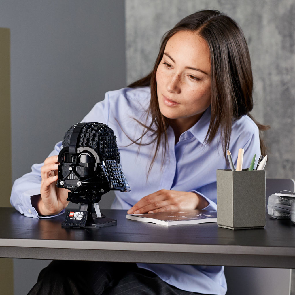LEGO Star Wars 75304 Darth Vader Helmet 2 1024x1024