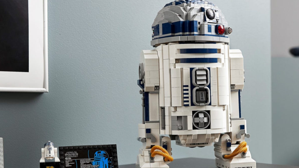 LEGO Star Wars 75308 R2 D2 lifestyle 1 ridimensionato in primo piano