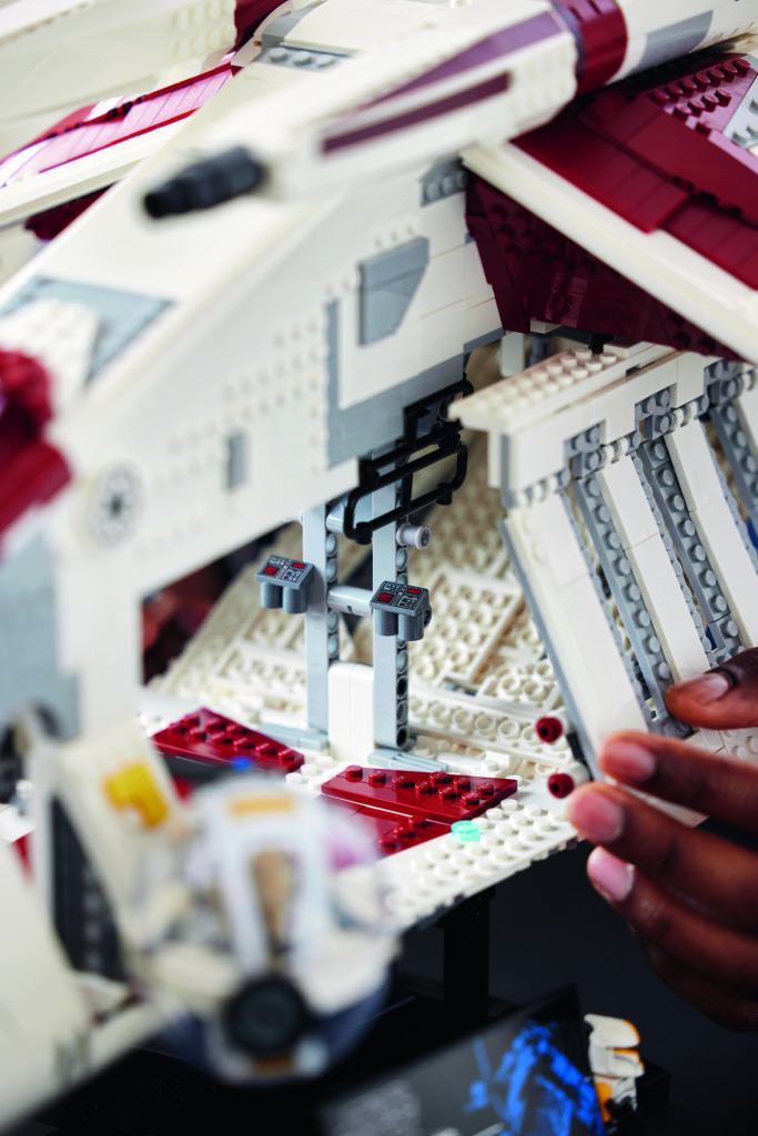 LEGO Star Wars 75309 Republic Gunship 19
