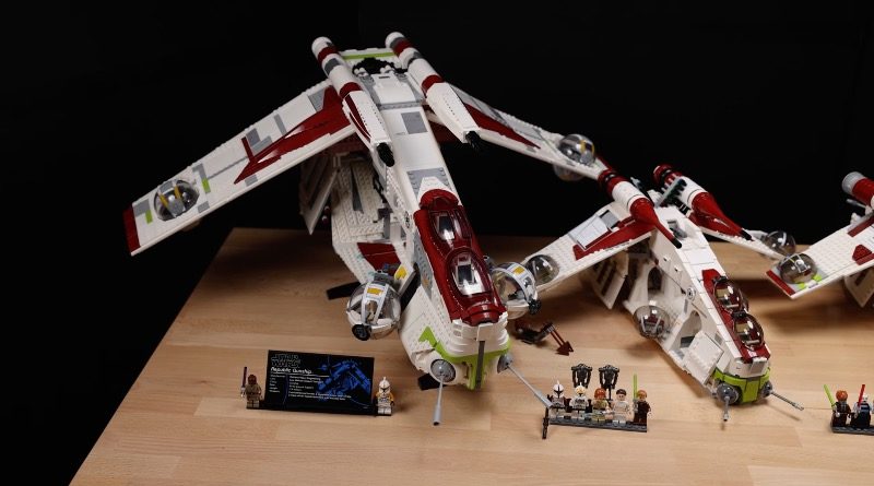 LEGO Star Wars 75309 Republic Gunship 75021 Republic Gunship confronto in primo piano